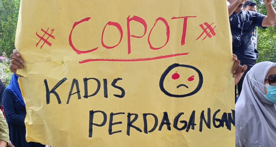 Pedagang Pasar Baru Geruduk DPRD Madina, Tuntut Kepala Dinas Perdagangan Dicopot 6 1757321993588